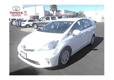 2014 Toyota Prius v Five